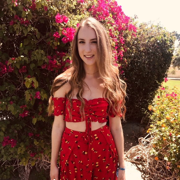 Meet your Posher, Laura - Picture 1 of 1